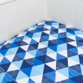 Prześcieradło z gumką trójkąty niebieskie 80x180 cm