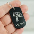 Personalizowany metalowy nieśmiertelnik dla koszykarza z grafiką i imieniem