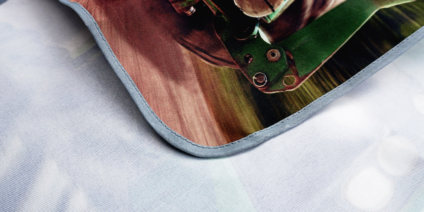 Fartuszek z czapką Traktor Zielony - zbliżenie jakości wykończenia